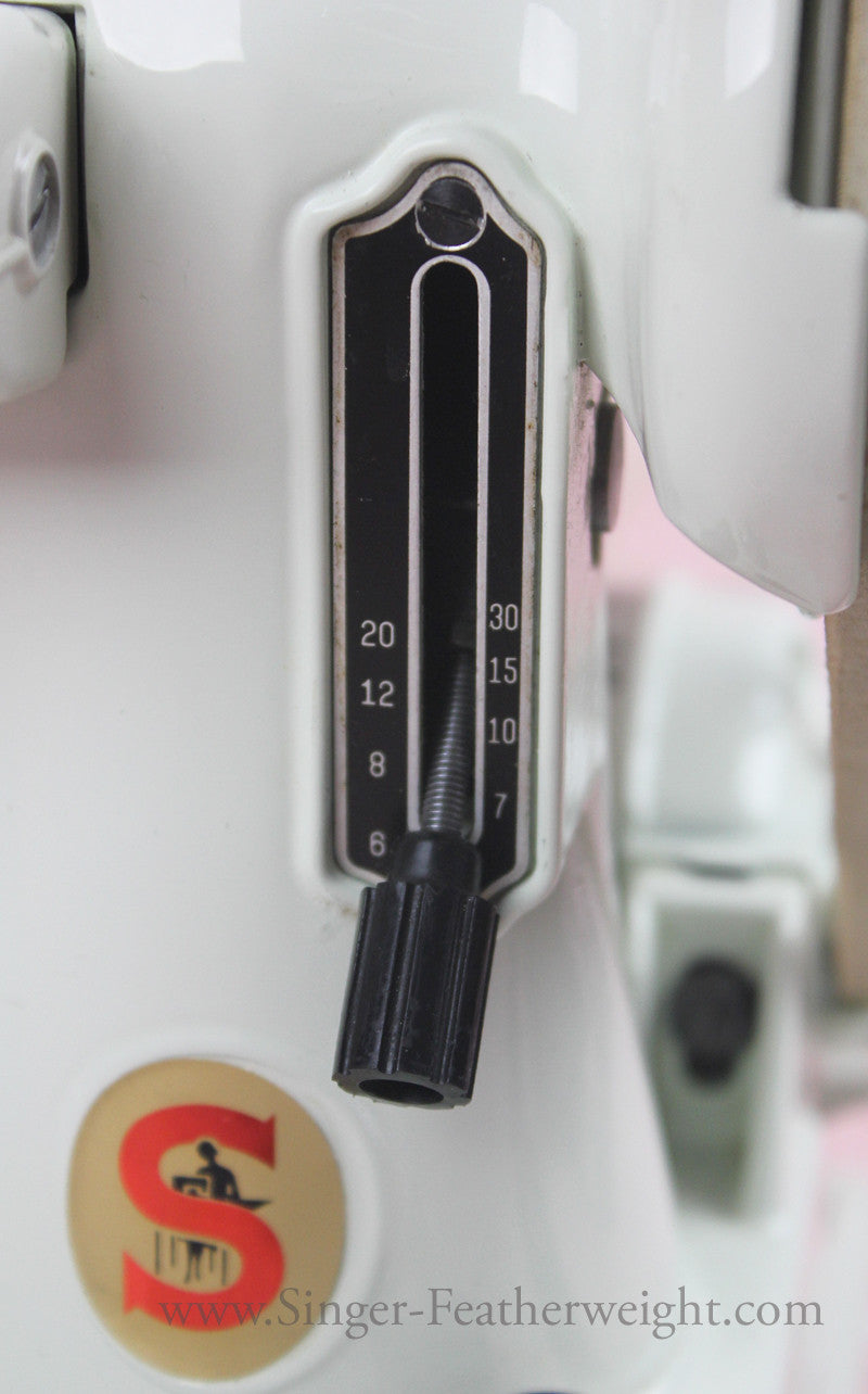 Singer Featherweight 221 Sewing Machine, WHITE EV989***
