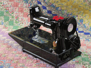 Load image into Gallery viewer, Singer Featherweight 222K Sewing Machine, ER0231**CH