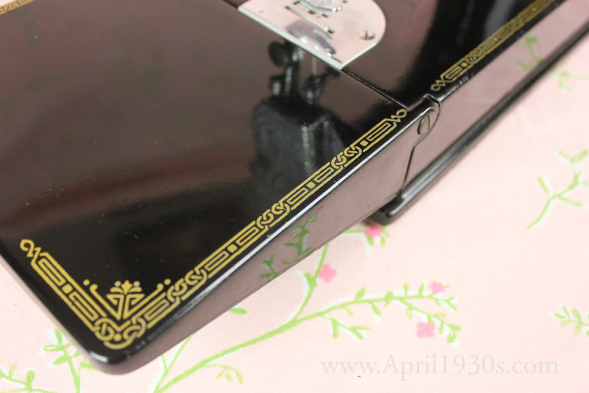 Singer Featherweight 221K Sewing Machine, French EF908***