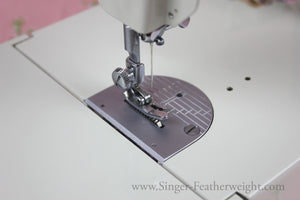 Singer Featherweight 221 Sewing Machine, WHITE EV989***