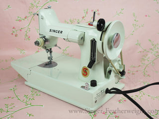 Load image into Gallery viewer, Singer Featherweight 221 Sewing Machine, WHITE EV989***