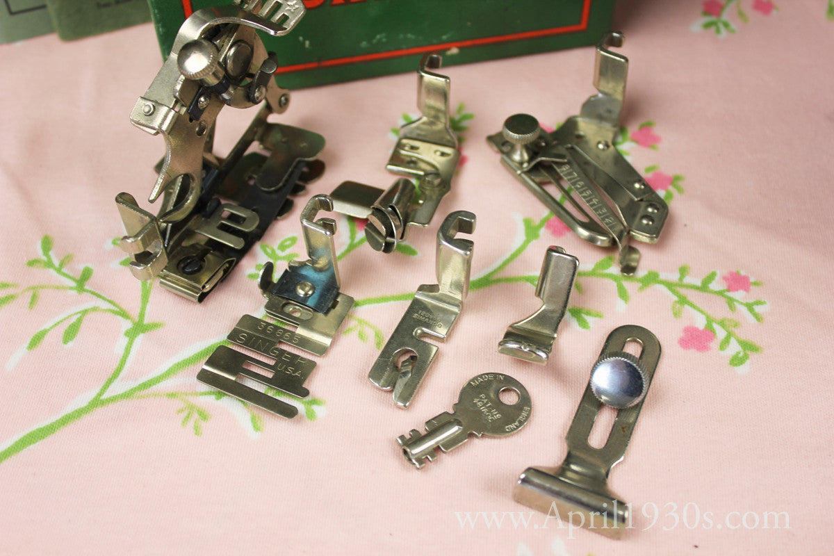 Singer Featherweight 221K Sewing Machine, French EF908***