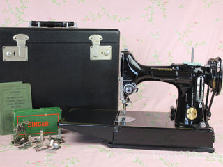 Load image into Gallery viewer, Singer Featherweight 221K Sewing Machine, French EF908***