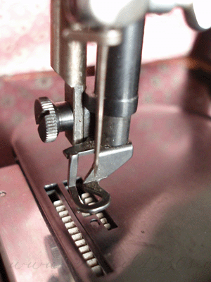 singer darning embroidery attachment