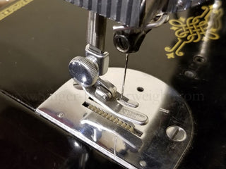 Load image into Gallery viewer, Screw, Singer Featherweight Presser Foot Thumb Screw BLACK (Vintage Original)