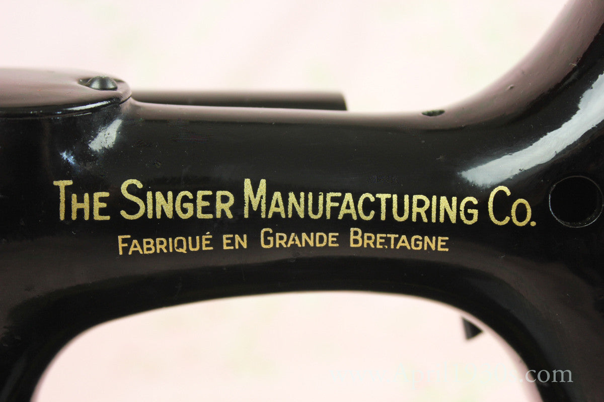 Singer Featherweight 221K Sewing Machine, French EF908***
