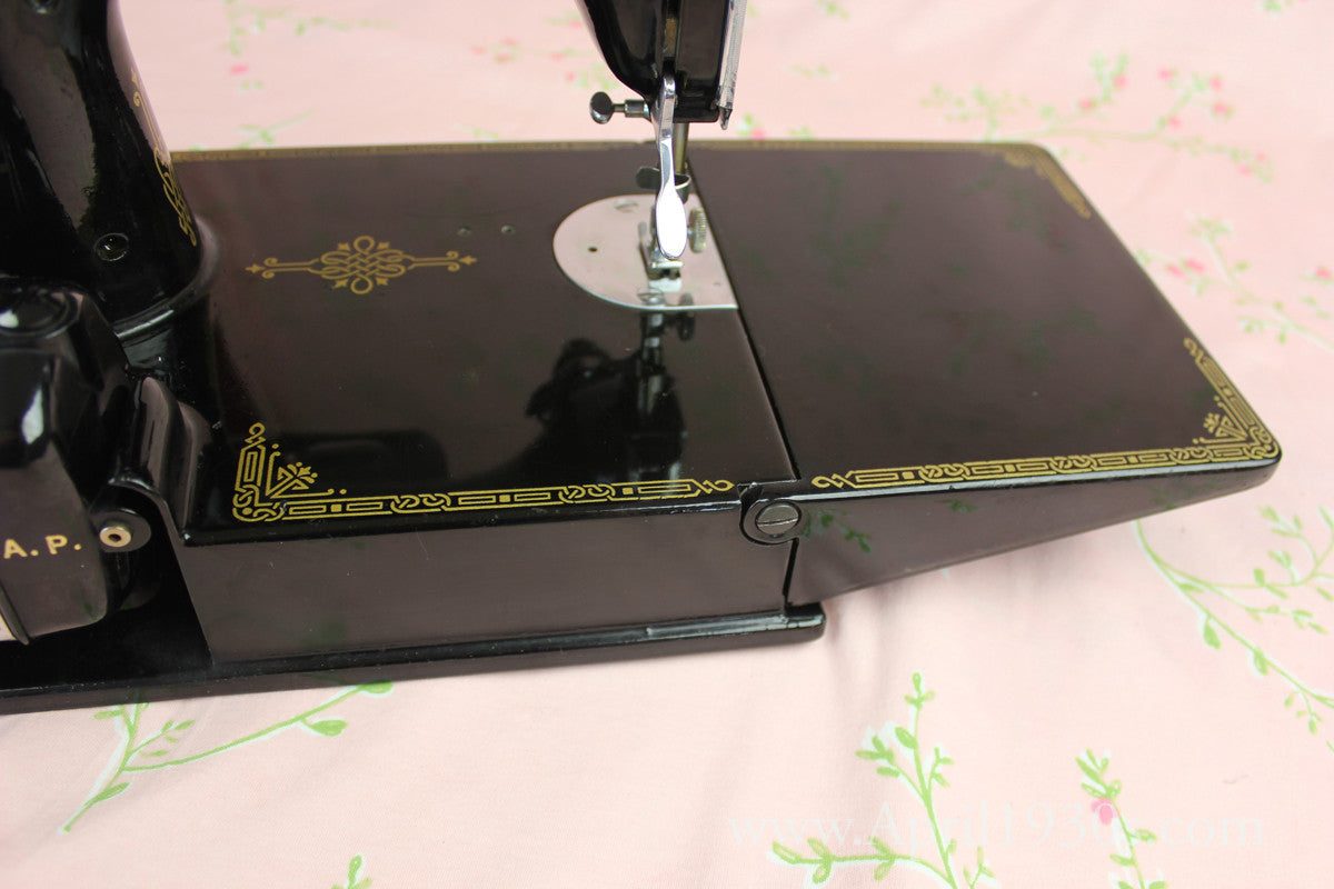 Singer Featherweight 221K Sewing Machine, French EF908***