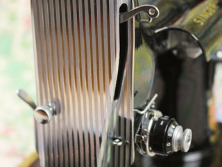 Load image into Gallery viewer, Singer Featherweight 222K Sewing Machine, ER0231**CH