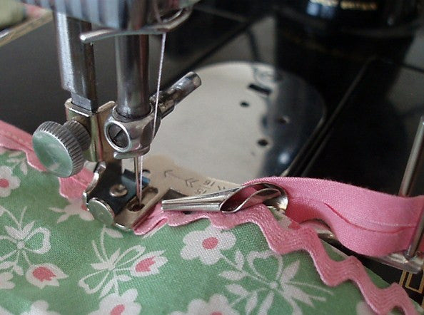 Singer Featherweight 221 Multi-Slotted Binder Attachment