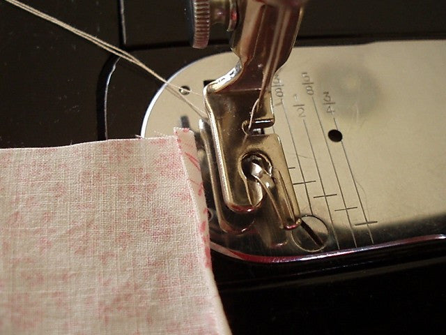 Narrow Rolled Hemmer, 1/8 inch Singer (Vintage Original)
