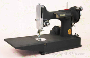 Singer Featherweight 221 Sewing Machine, WRINKLE AF589***