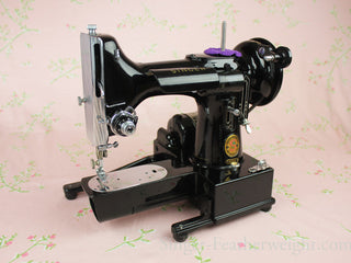 Load image into Gallery viewer, Singer Featherweight 222K Sewing Machine, ER316***