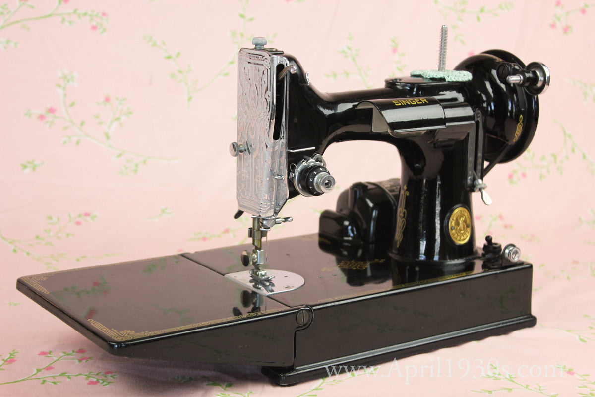 Singer Featherweight 221K Sewing Machine, French EF908***