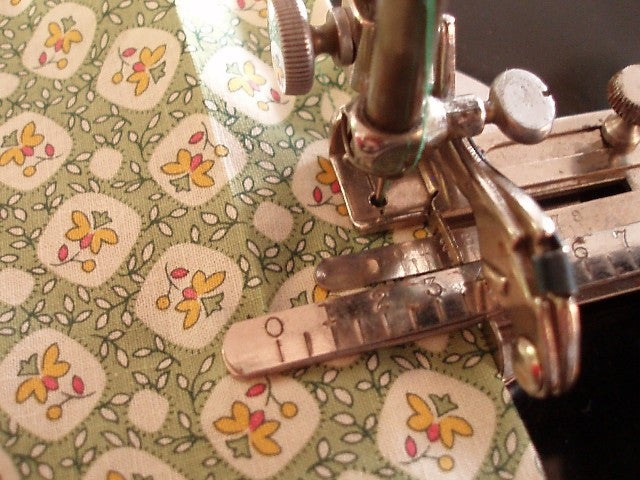 Tucker Pintuck Attachment, BLACKSIDE SET, Singer (Vintage Original)