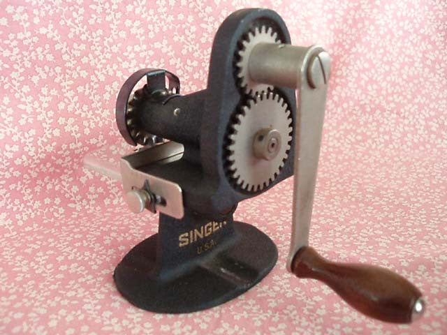 singer hand crank pinker