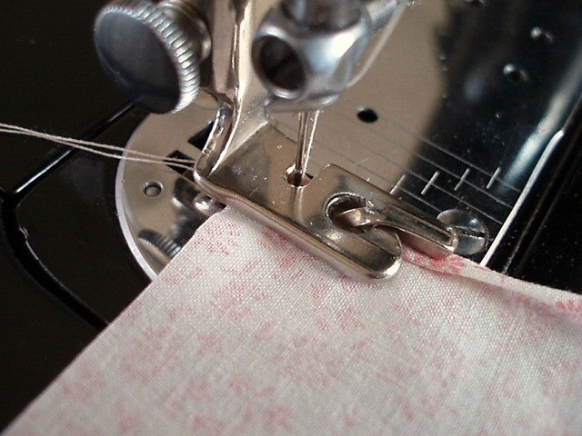 Narrow Rolled Hemmer, 1/8 inch Singer (Vintage Original)