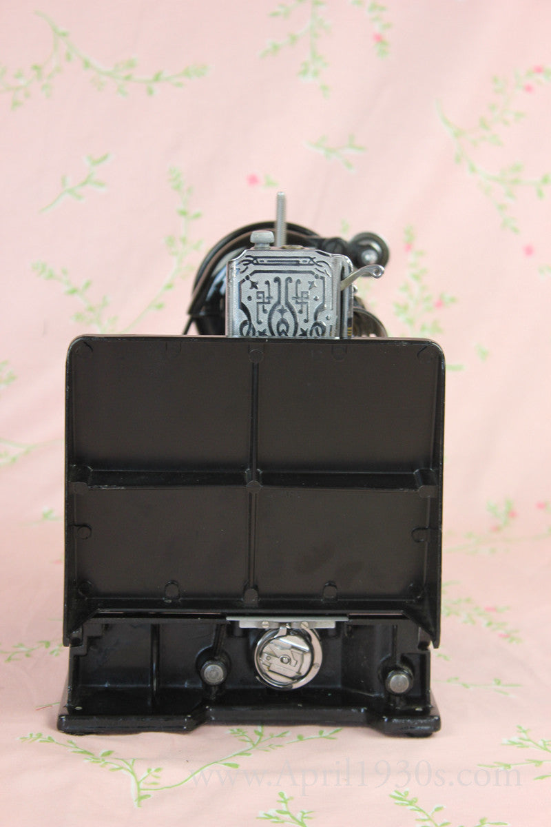Singer Featherweight 221K Sewing Machine, French EF908***