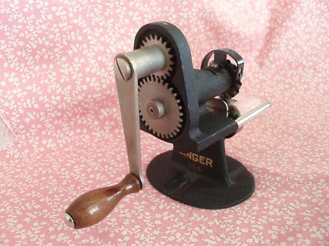 singer hand crank pinker