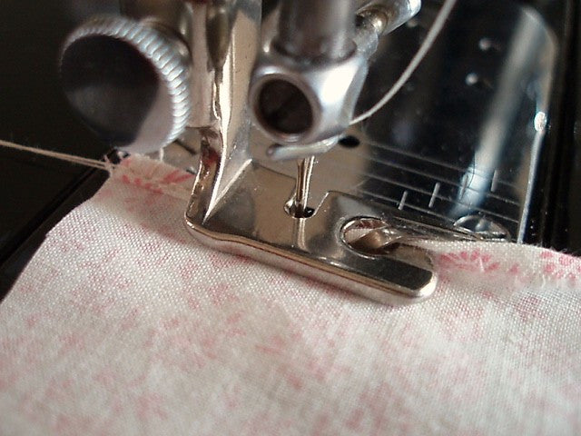 Narrow Body Zipper Foot for Singer Sewing Machine