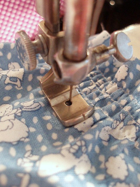 Shirring Gathering Foot, Vintage - fits Singer 221 222K