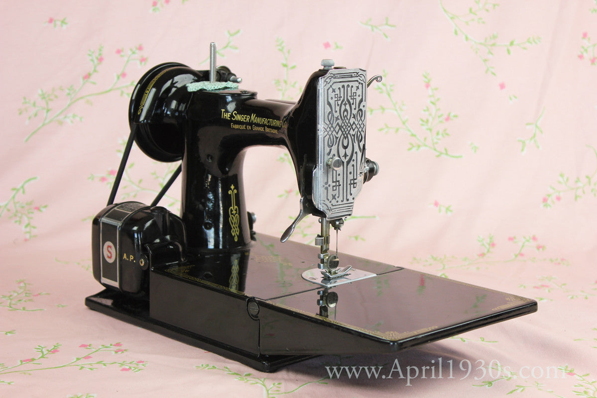 Singer Featherweight 221K Sewing Machine, French EF908***