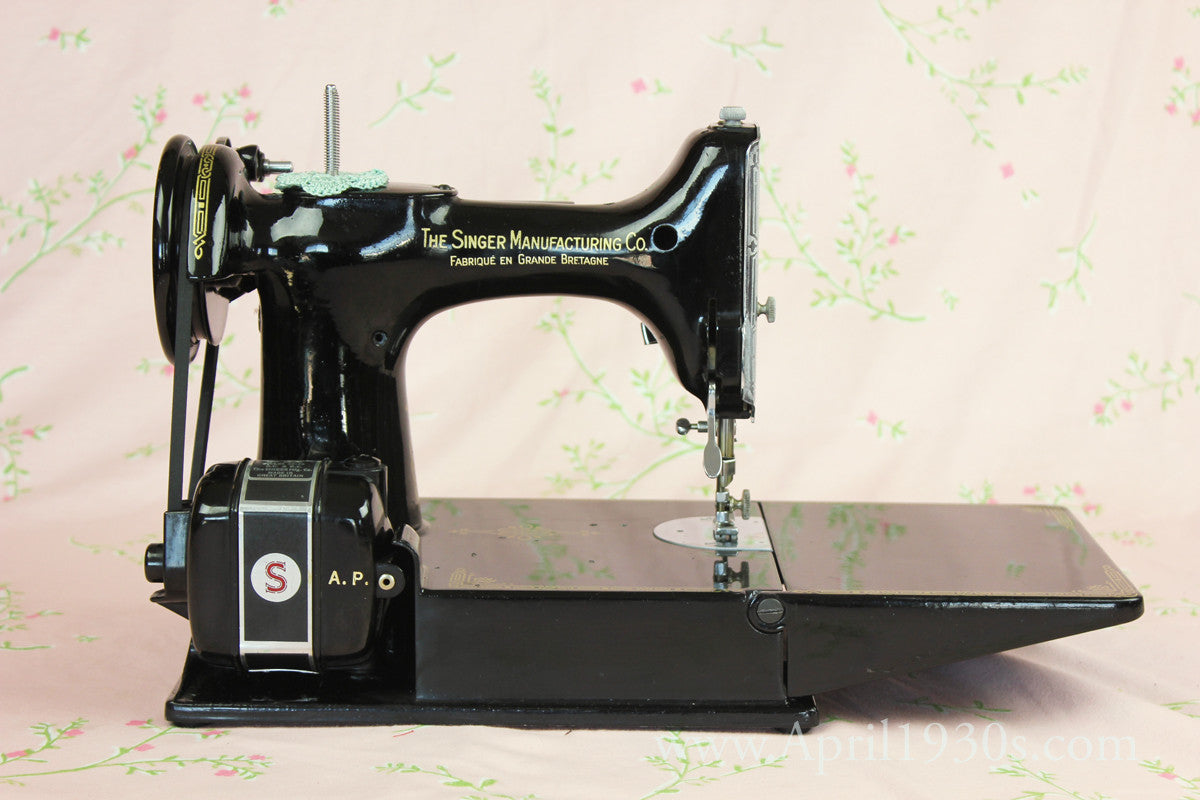 Singer Featherweight 221K Sewing Machine, French EF908***