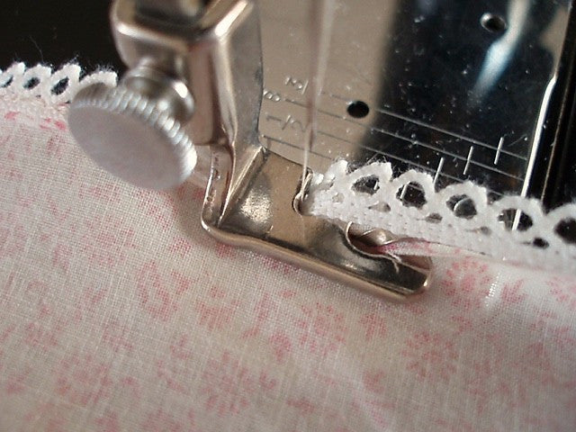 Narrow Rolled Hemmer, 1/8 inch Singer (Vintage Original)