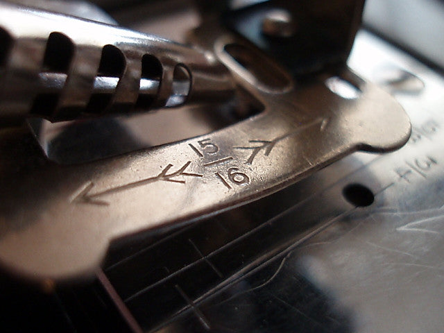 Pinker / Pinking Blade, Singer (Vintage Original)
