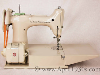 Load image into Gallery viewer, Singer Featherweight 221 Sewing Machine, TAN JE150***
