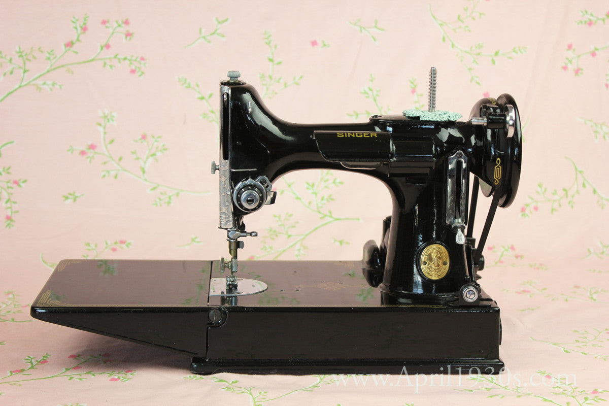 Singer Featherweight 221K Sewing Machine, French EF908***