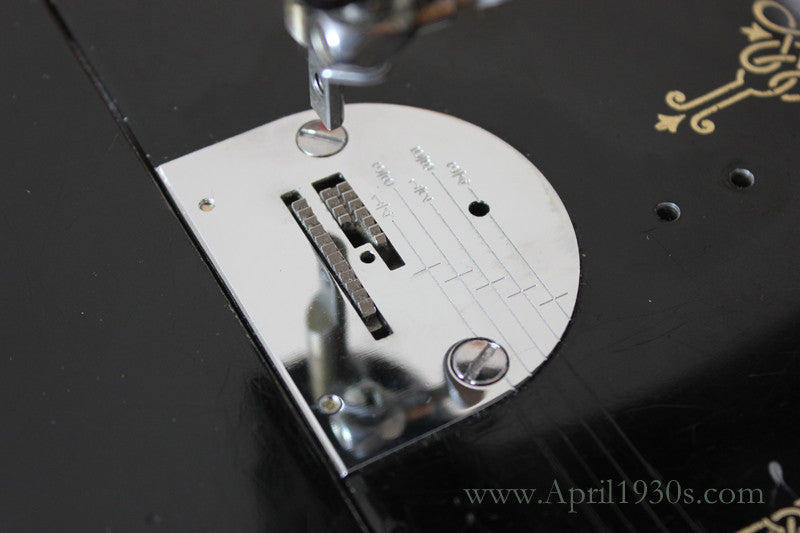 Throat / Needle Plate, Graduated - Singer Featherweight Model 221