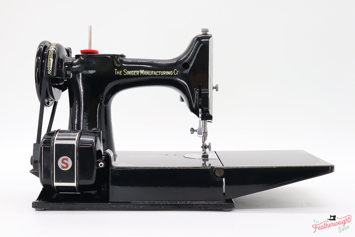 Singer Featherweight 221 Sewing Machine, AJ136***