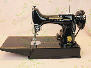 Load image into Gallery viewer, Singer Featherweight 221 Sewing Machine, AL565***