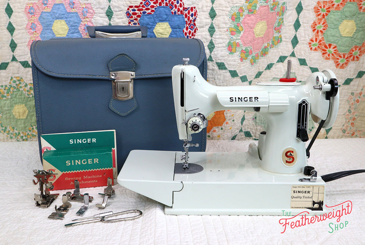 Singer Featherweight 221K Sewing Machine, WHITE FA126***