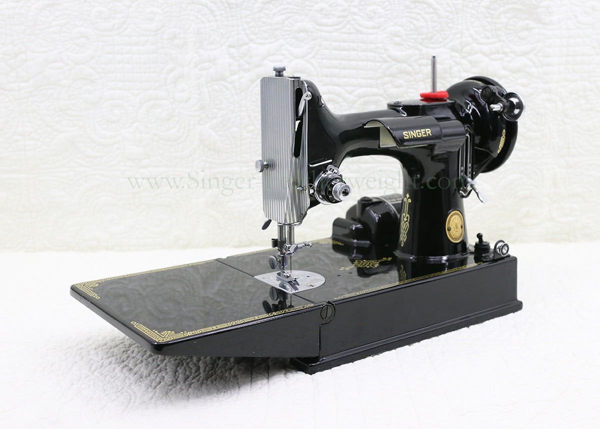 Singer Featherweight 221K Sewing Machine, EH135***