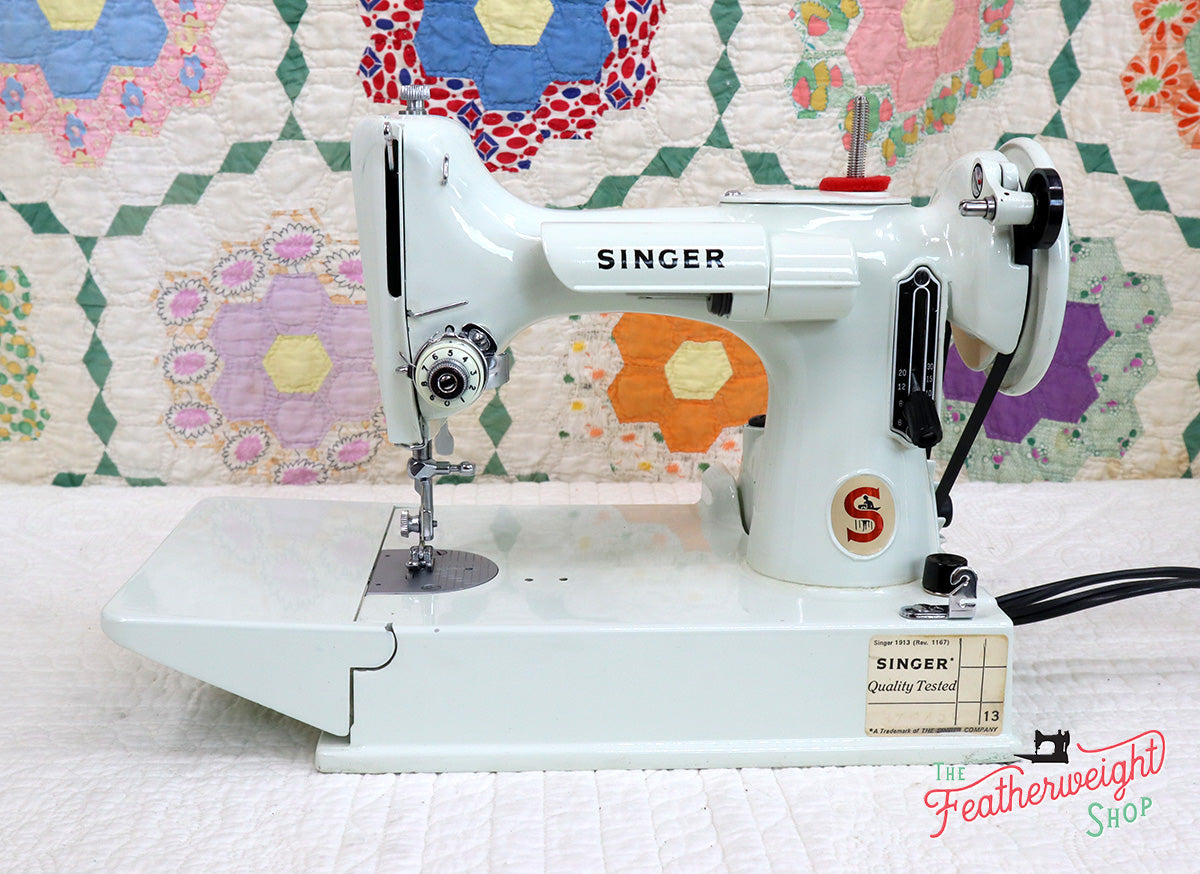 Singer Featherweight 221K Sewing Machine, WHITE FA126***