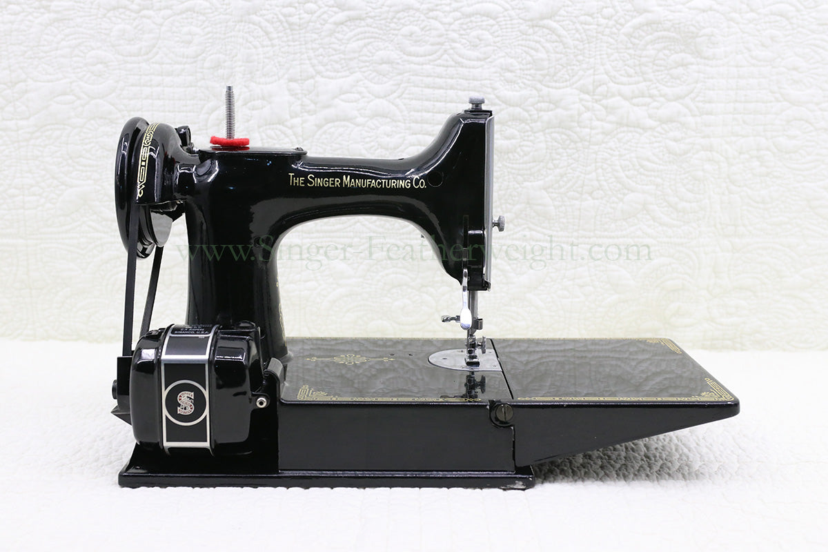 Singer Featherweight 221K Sewing Machine, EH135***