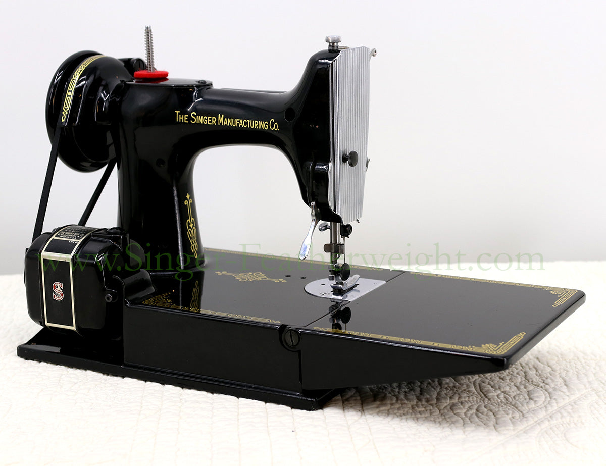 Singer Featherweight 221 Sewing Machine, AK745***