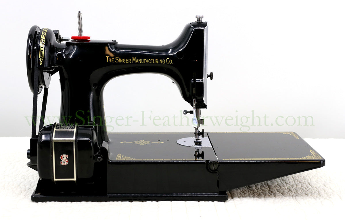 Singer Featherweight 221 Sewing Machine, AK745***