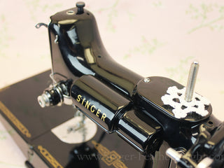 Load image into Gallery viewer, Singer Featherweight 221 Sewing Machine, AL565***