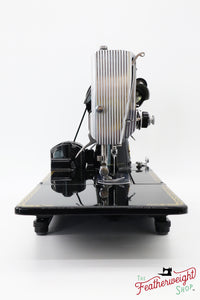 Singer Featherweight 222K Sewing Machine - EM959*** - 1957