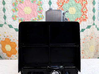Load image into Gallery viewer, Singer Featherweight 222K Sewing Machine EK6285** ORIGINAL CARDBOARD BOX Included