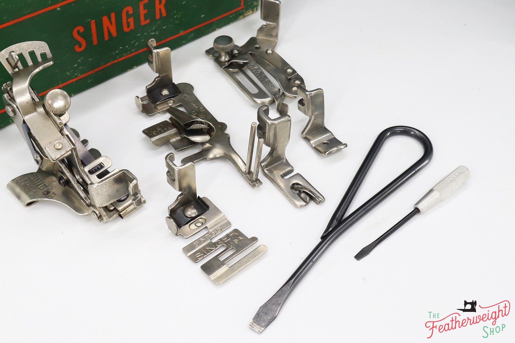 Singer Featherweight 221 Sewing Machine - AL936***