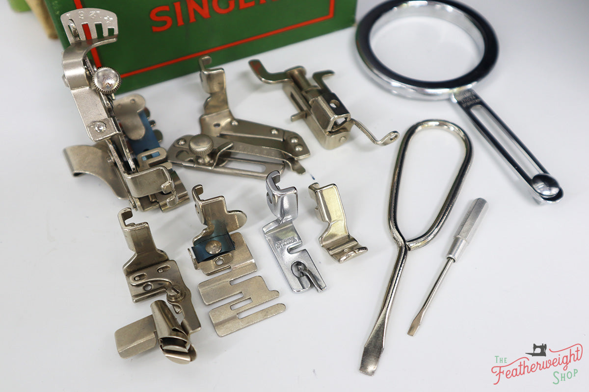 Singer Featherweight 222K Sewing Machine EK3247**