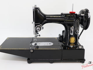 Load image into Gallery viewer, Singer Featherweight 222K Sewing Machine EK3247**