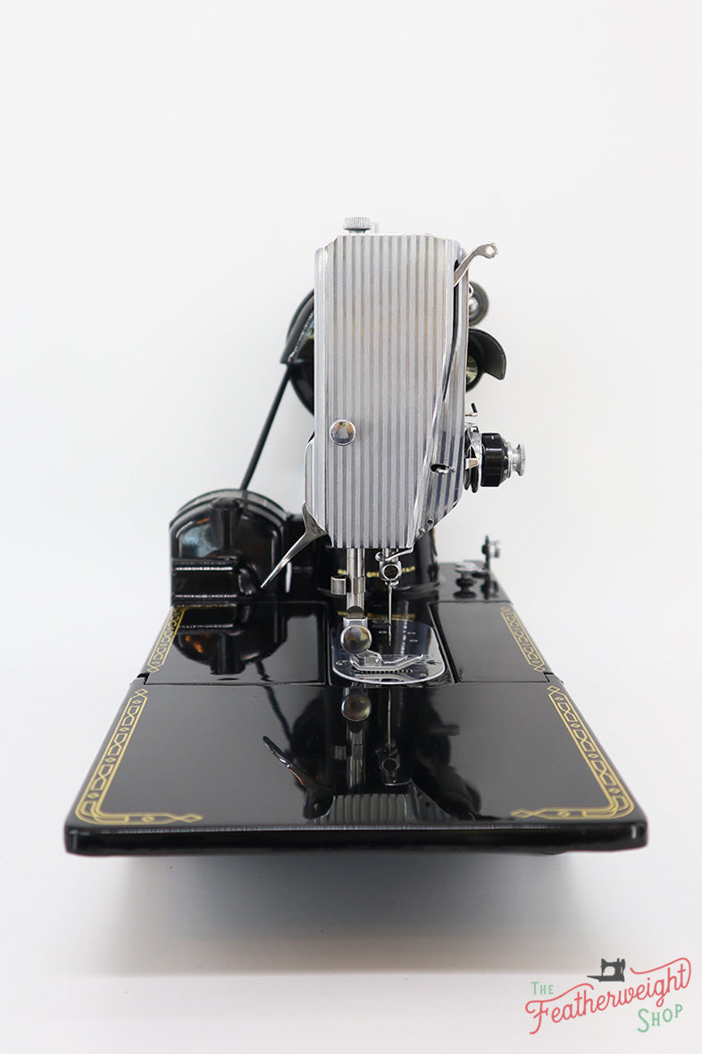 Singer Featherweight 222K Sewing Machine EK3247**