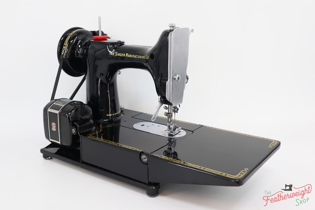 Singer Featherweight 222K Sewing Machine EK3247**