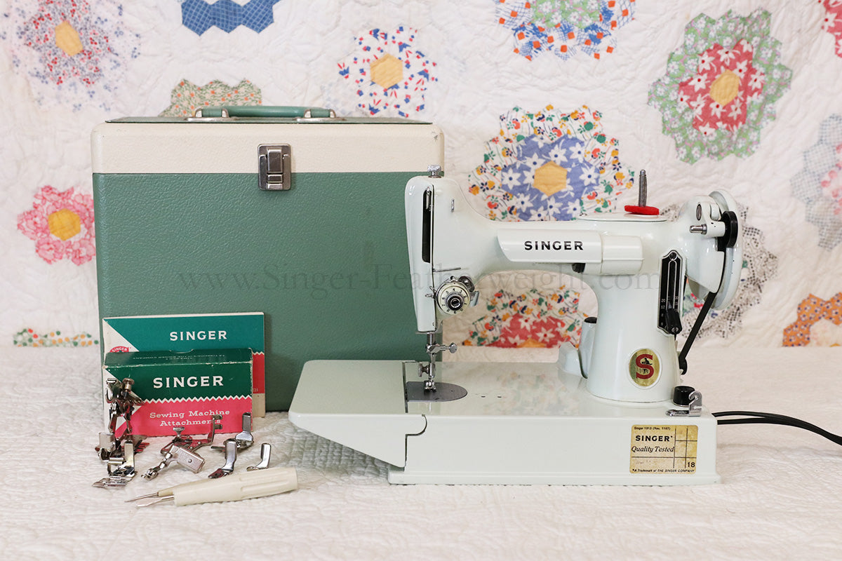 Singer Featherweight 221 Sewing Machine, WHITE FA205