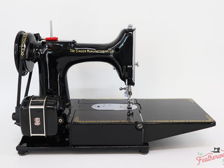 Load image into Gallery viewer, Singer Featherweight 222K Sewing Machine EK3247**