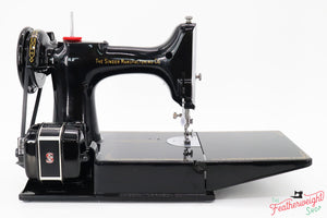 Singer Featherweight 221 Sewing Machine - AL936***